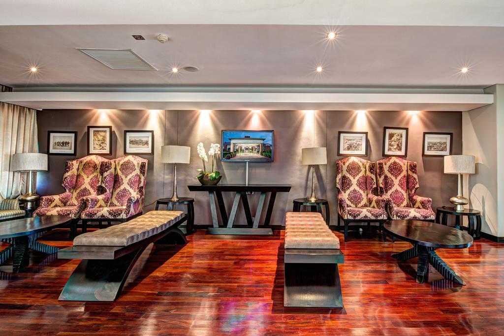 فندق رويال مارانغ Phokeng المظهر الخارجي الصورة The lounge at the airport