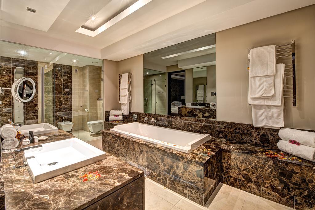 فندق رويال مارانغ Phokeng الغرفة الصورة Bathroom